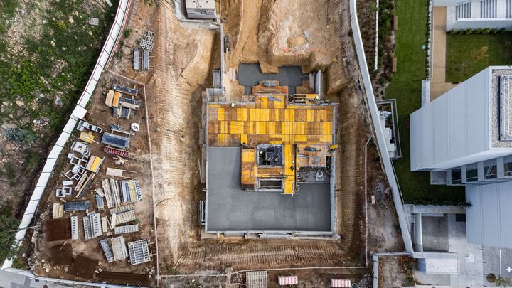 Red Plot, image 6
